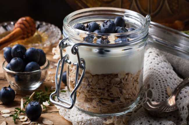 Overnight Oats with Berries and Apples